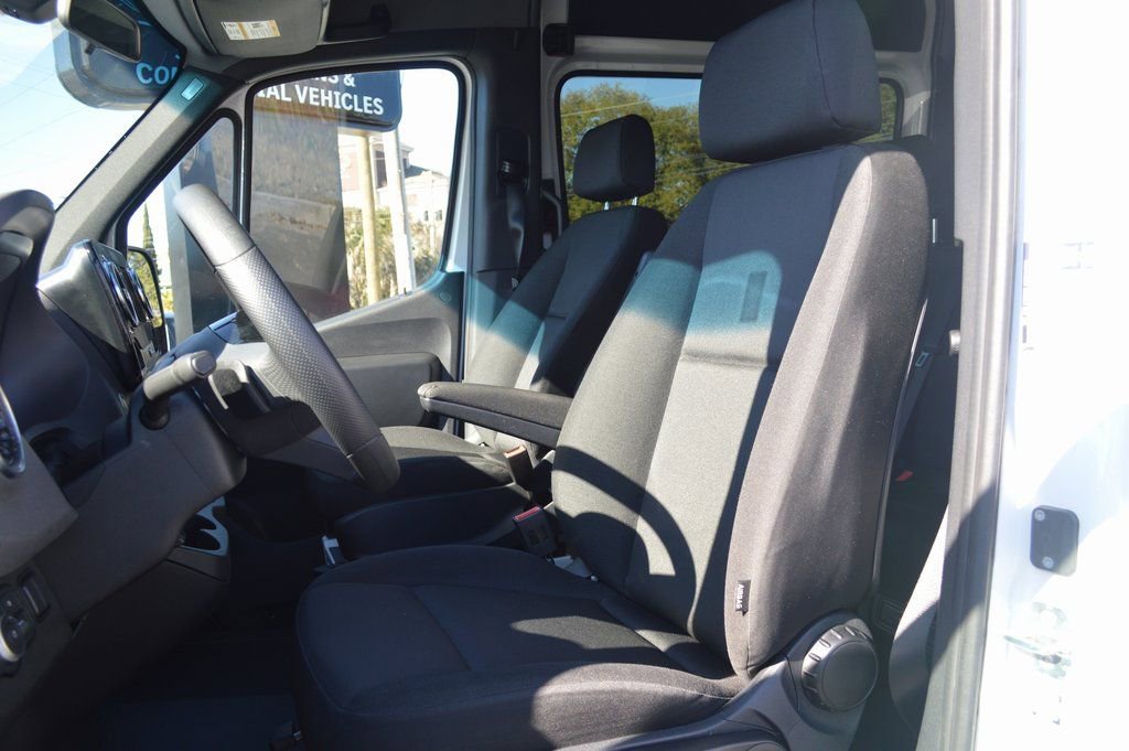 Used 2025 Mercedes-Benz Sprinter 2500 image 6
