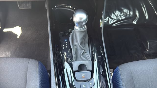 Used 2022 Toyota C-HR XLE FWD image 25