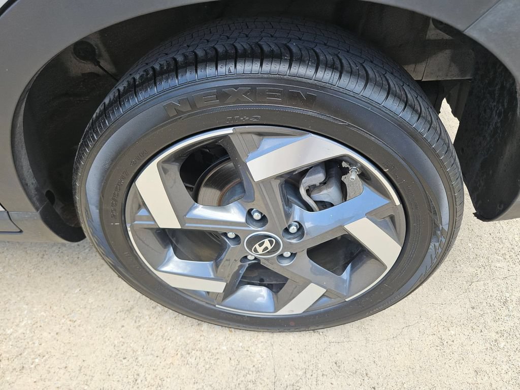 Used 2025 Hyundai Venue SEL FWD image 45