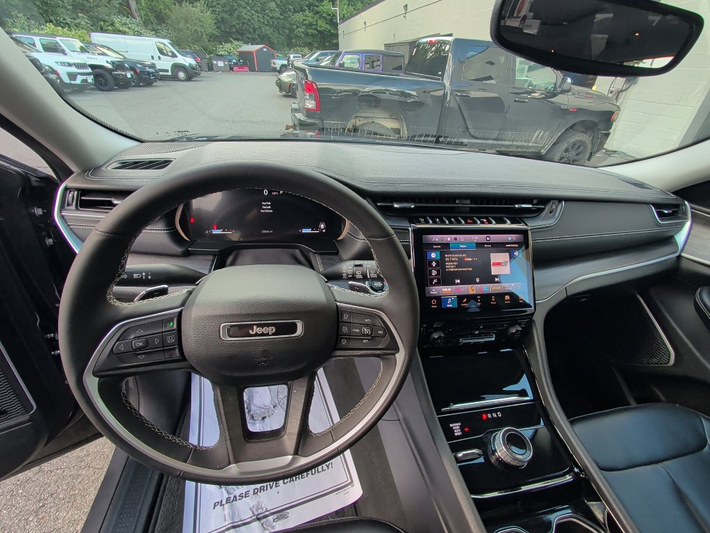Used 2023 Jeep Grand Cherokee L Limited AWD/4WD image 11