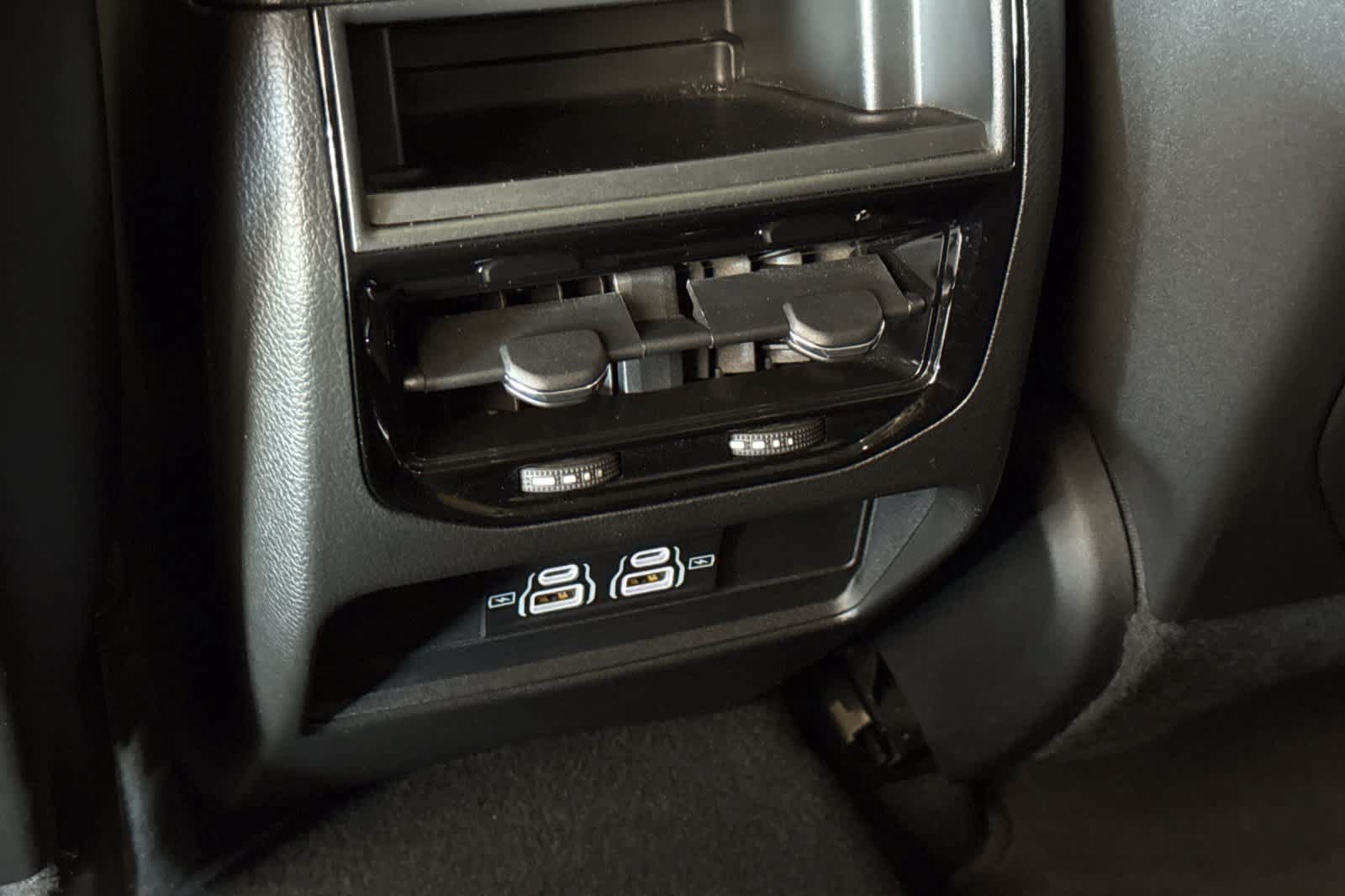 Used 2024 Jeep Grand Cherokee Laredo X AWD/4WD image 14