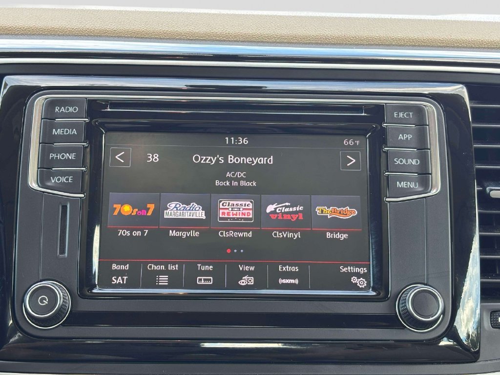 Used 2019 Volkswagen Beetle 2.0T SE FWD image 23