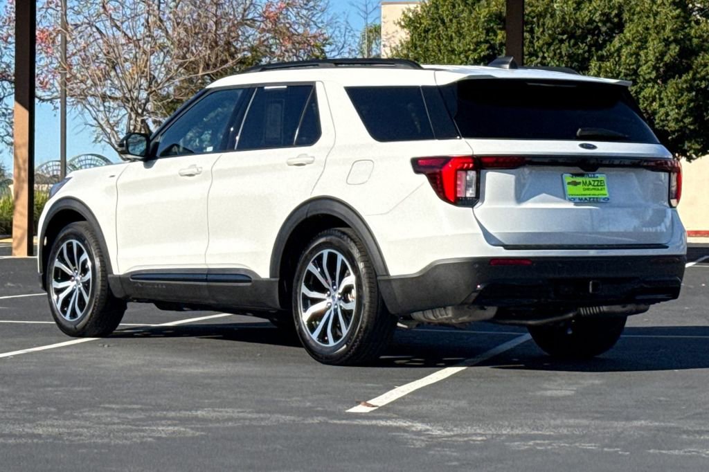 Used 2025 Ford Explorer ST-Line image 3