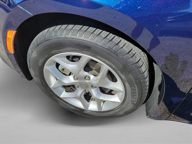 Used 2018 Chrysler Pacifica Touring-L Plus w/ Advanced Safetytec Group FWD image 9
