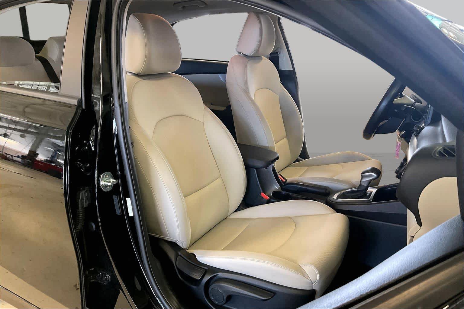 Used 2022 Kia Forte LXS w/ LXS Technology Package FWD image 8