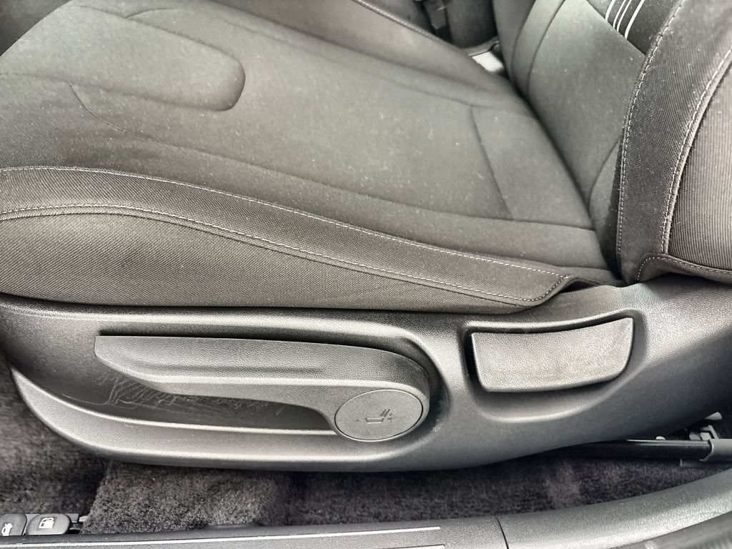 Certified 2025 Hyundai Elantra Hybrid FWD image 14