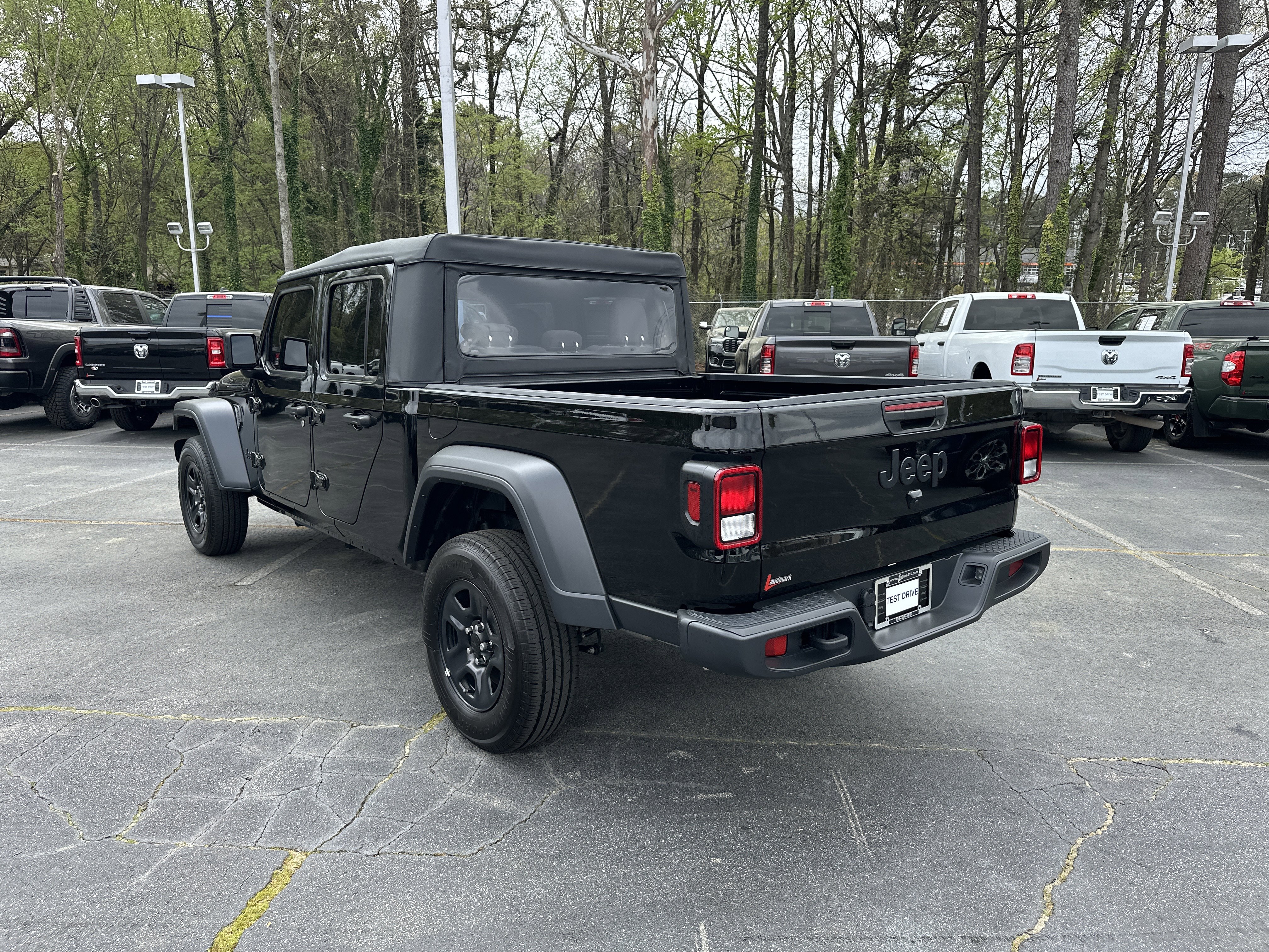 Used 2023 Jeep Gladiator Sport image 7