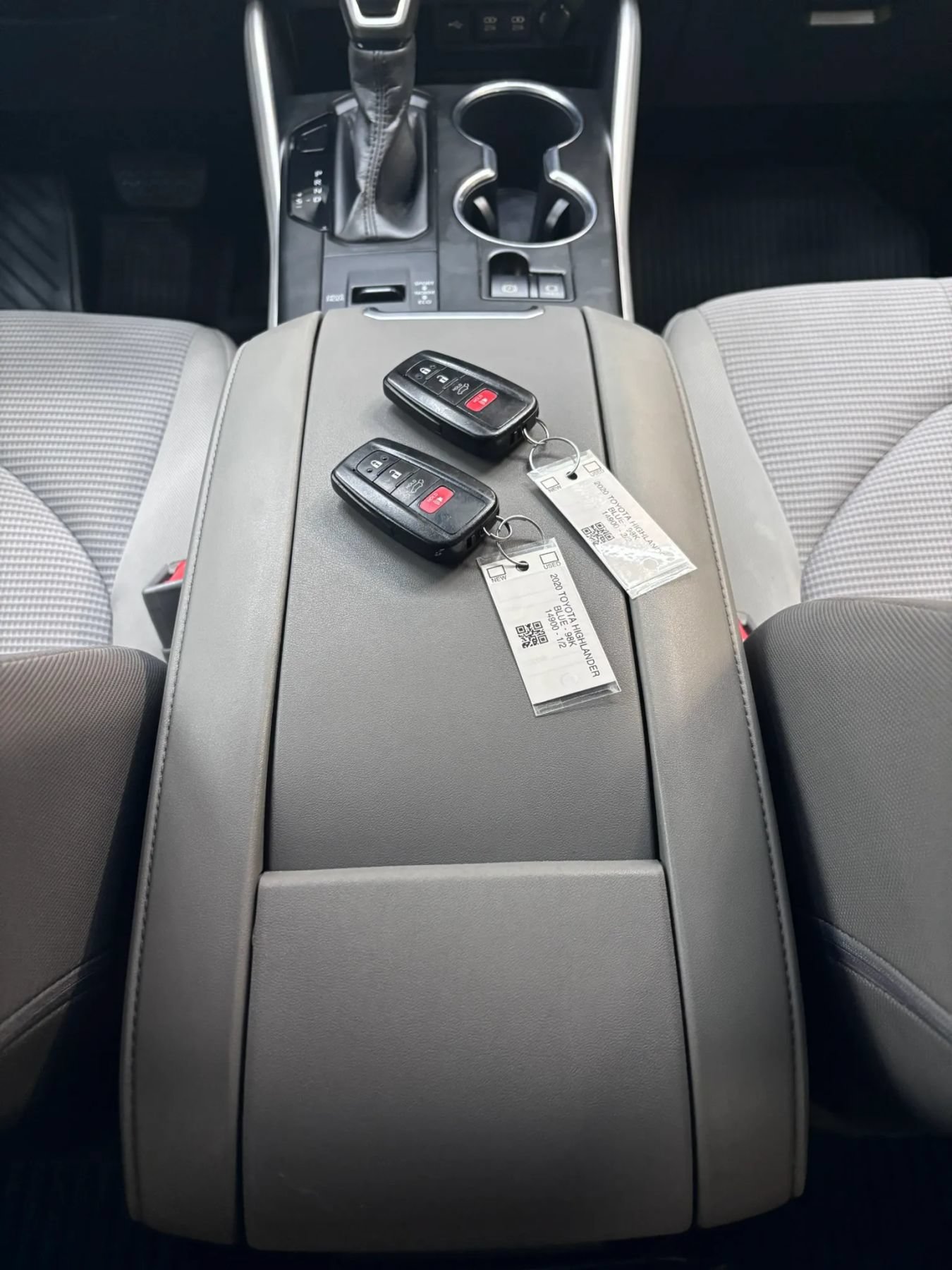 Used 2020 Toyota Highlander LE AWD/4WD image 17