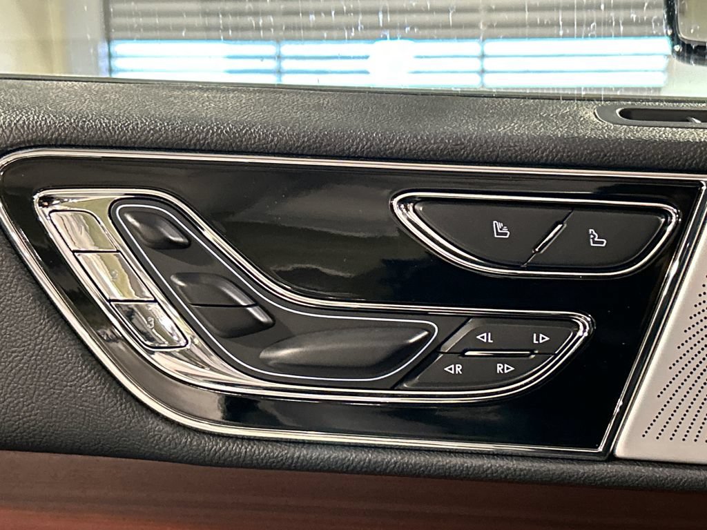 Certified 2023 Lincoln Navigator Reserve AWD/4WD image 22