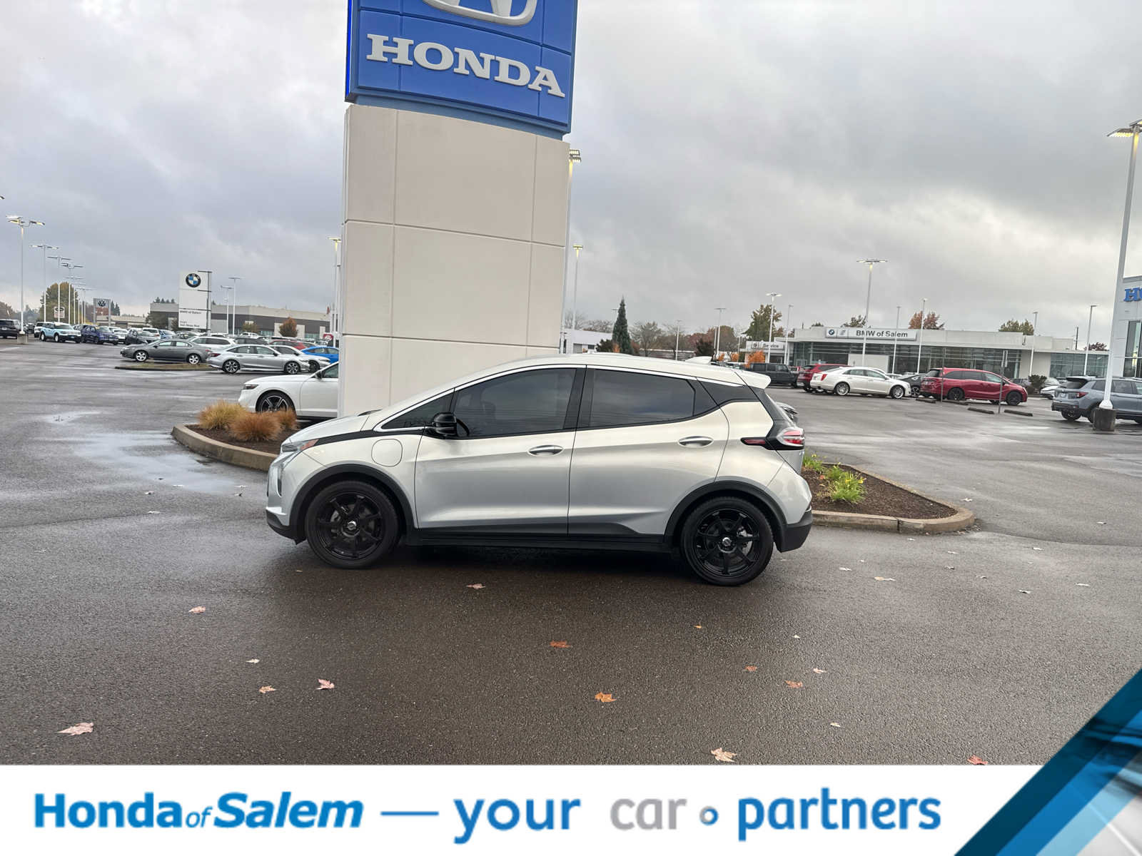 Used 2022 Chevrolet Bolt LT w/ Driver Confidence Package FWD image 3