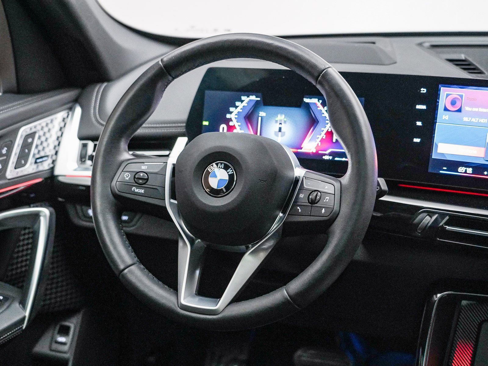 Used 2025 BMW X1 xDrive28i w/ Premium Package image 16