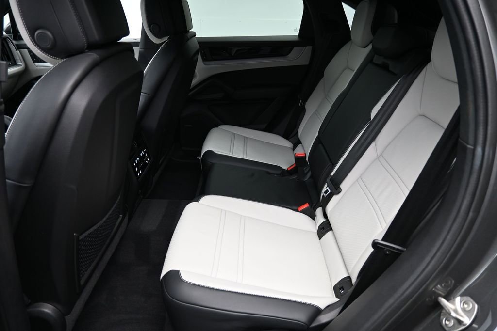 Certified 2024 Porsche Cayenne Coupe AWD/4WD image 7