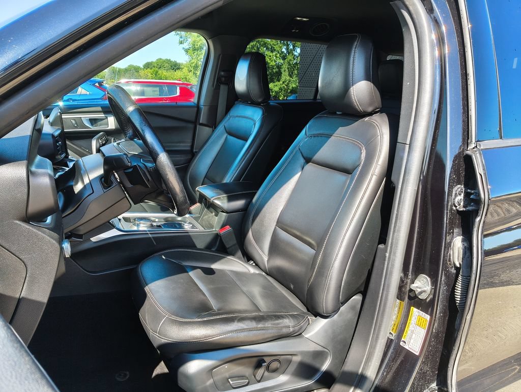 Used 2020 Ford Explorer XLT w/ Equipment Group 202A AWD/4WD image 2