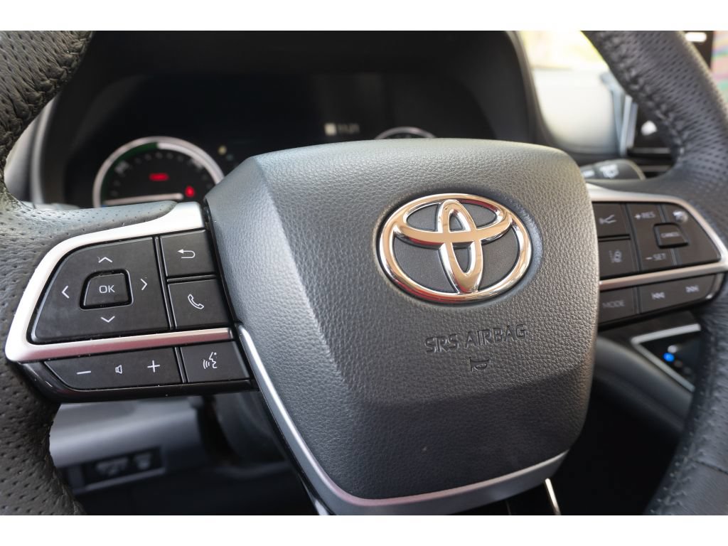 Used 2022 Toyota Sienna Limited FWD image 31