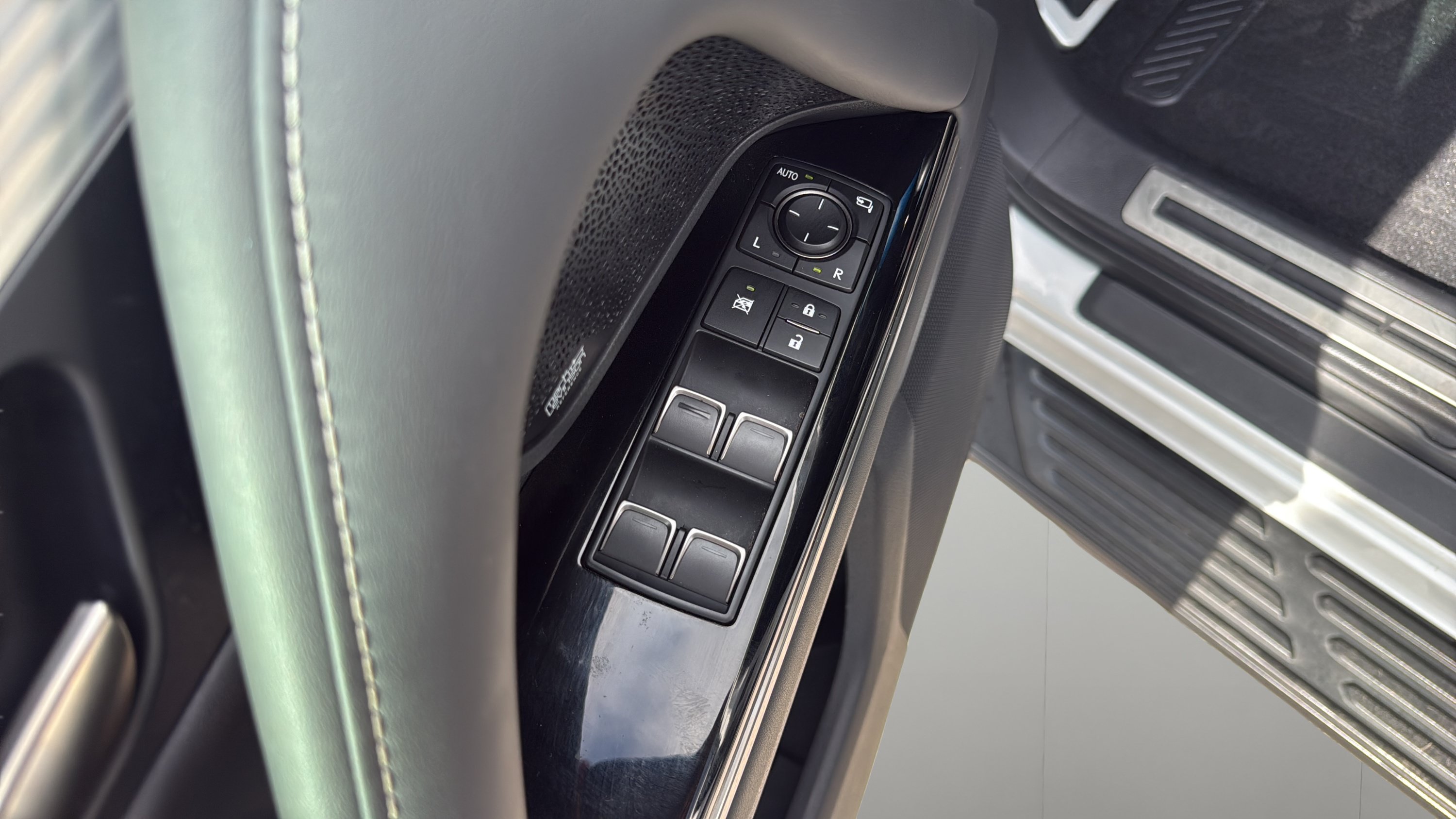 Used 2023 Lexus LX 600 F Sport AWD/4WD image 11