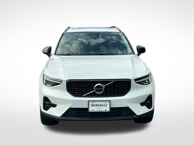 Used 2025 Volvo XC40 B5 Plus AWD/4WD image 8