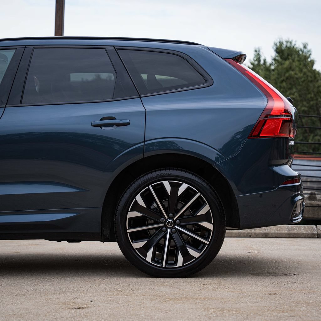 Certified 2026 Volvo XC60 B5 Ultra AWD/4WD image 4