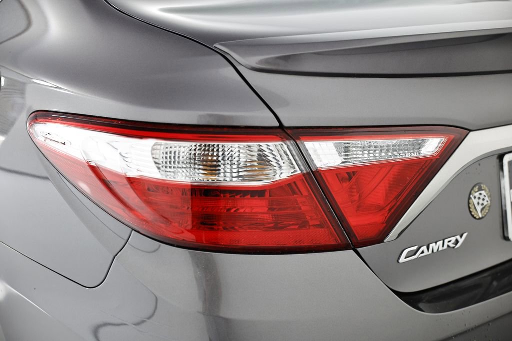 Used 2016 Toyota Camry SE w/ Moonroof Package image 13