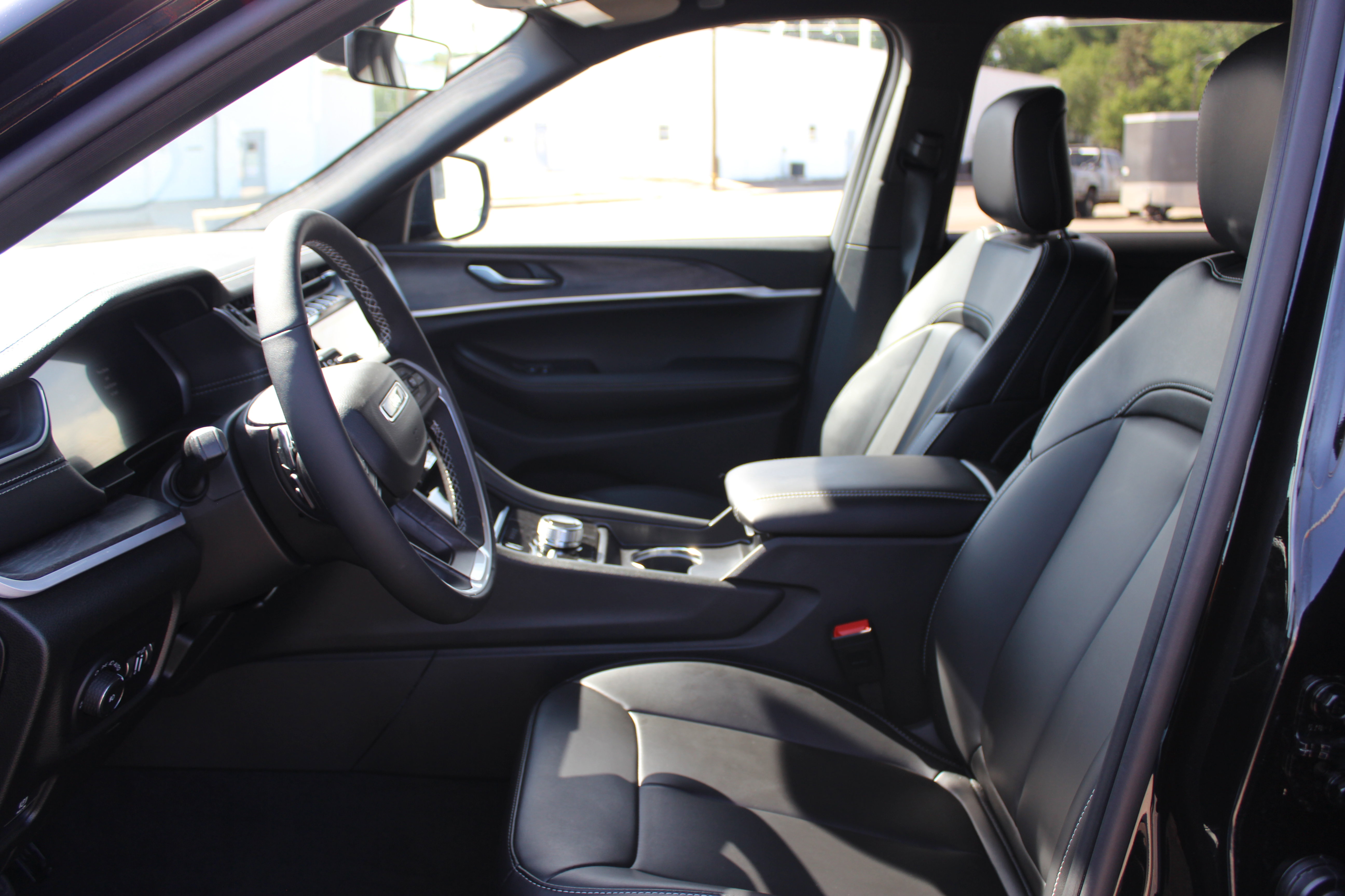 New 2025 Jeep Grand Cherokee L Limited w/ Black Appearance Package image 23