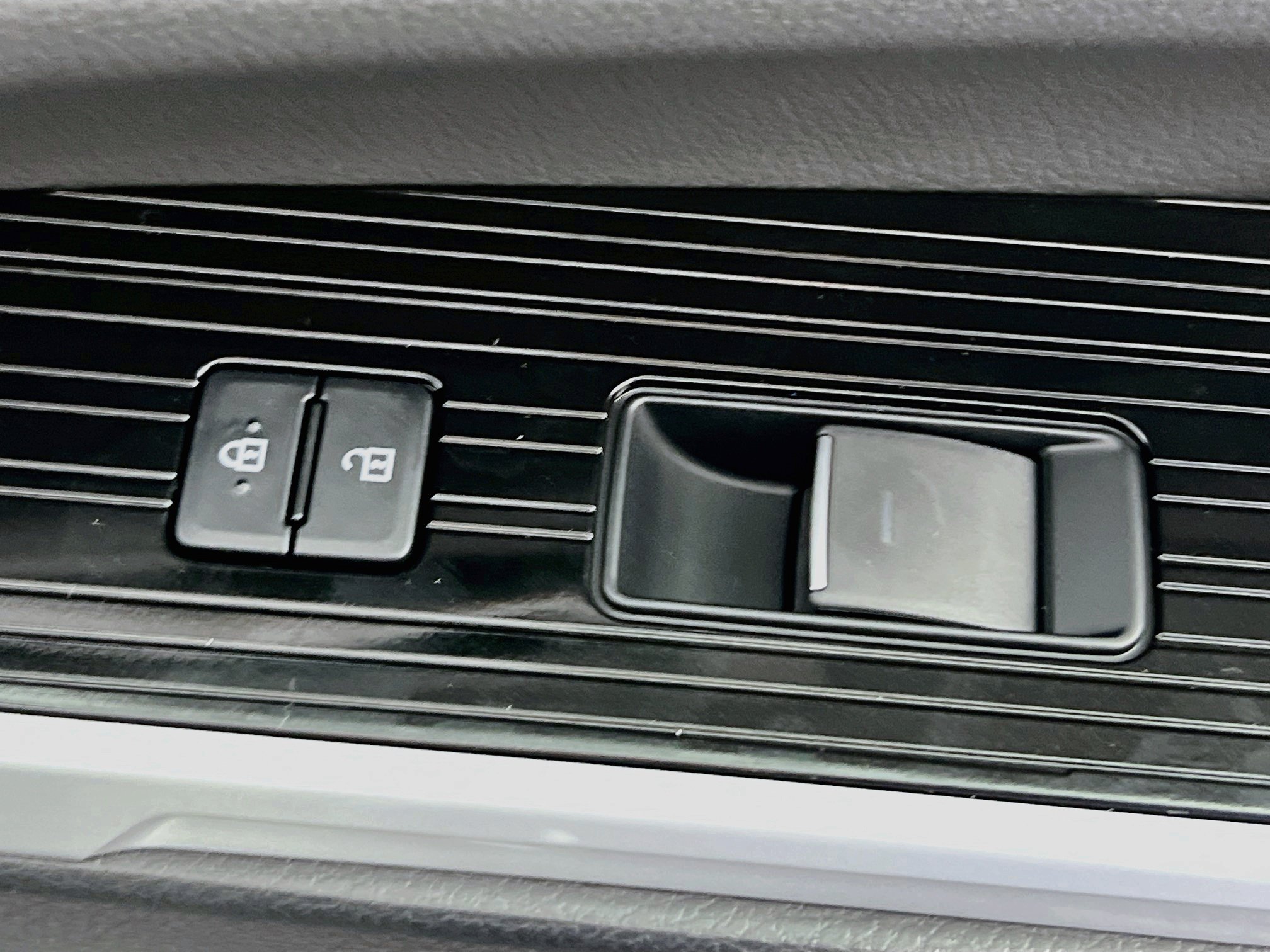 New 2026 Toyota Sienna XSE FWD image 31