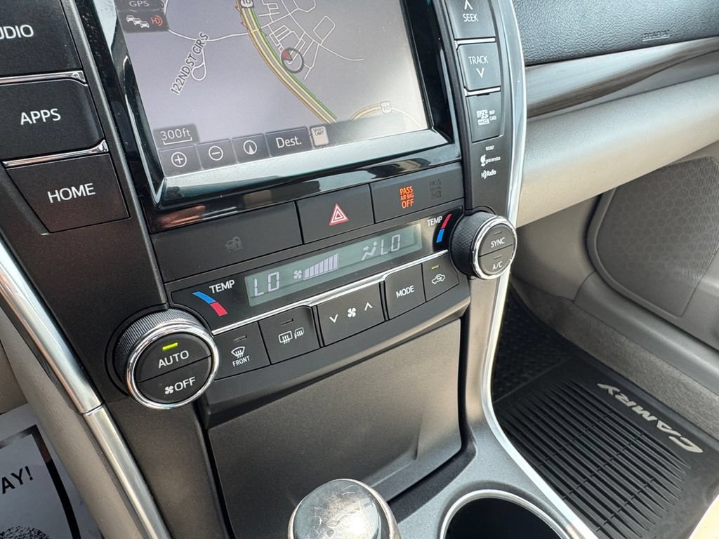 Used 2015 Toyota Camry XLE w/ Moonroof Package FWD image 28