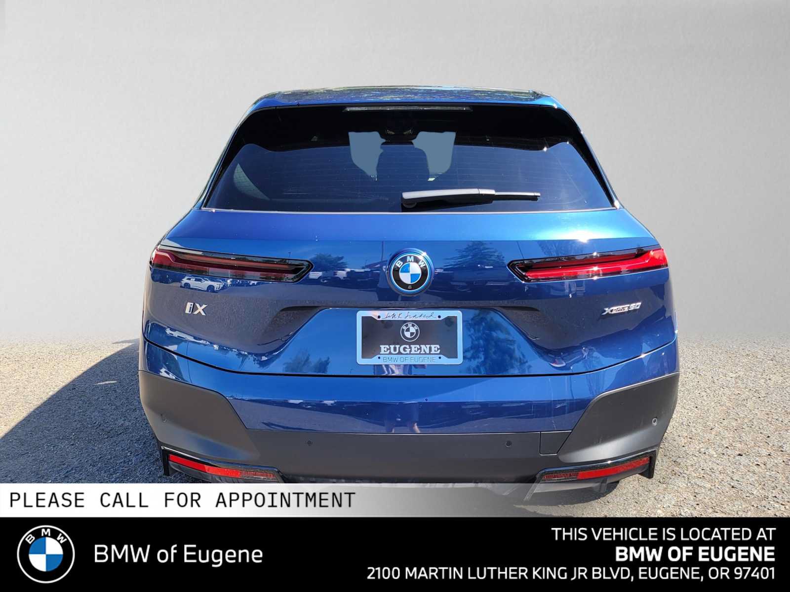 Used 2023 BMW iX xDrive50 w/ Premium Package AWD/4WD image 4