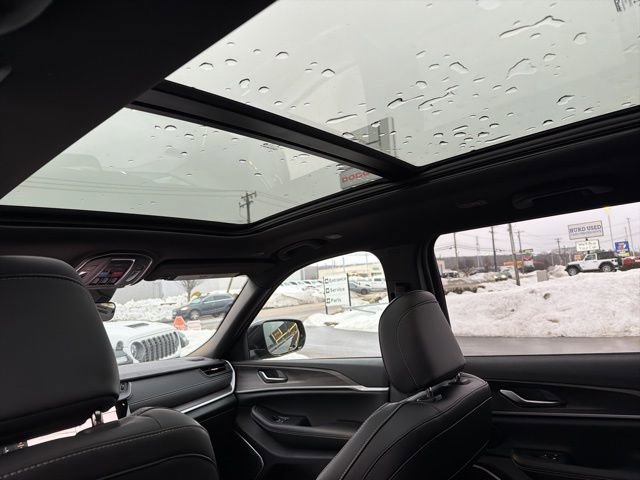 New 2026 Jeep Grand Cherokee Limited image 13