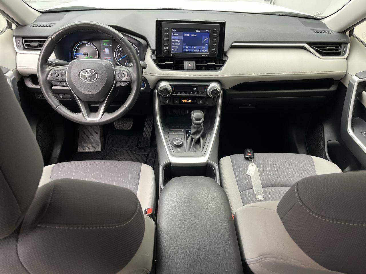 Used 2022 Toyota RAV4 XLE w/ XLE Grade Weather Package AWD/4WD image 4