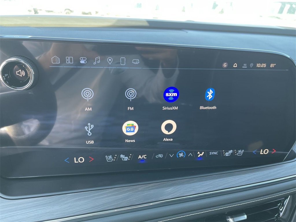 New 2025 Chevrolet Suburban Premier image 16