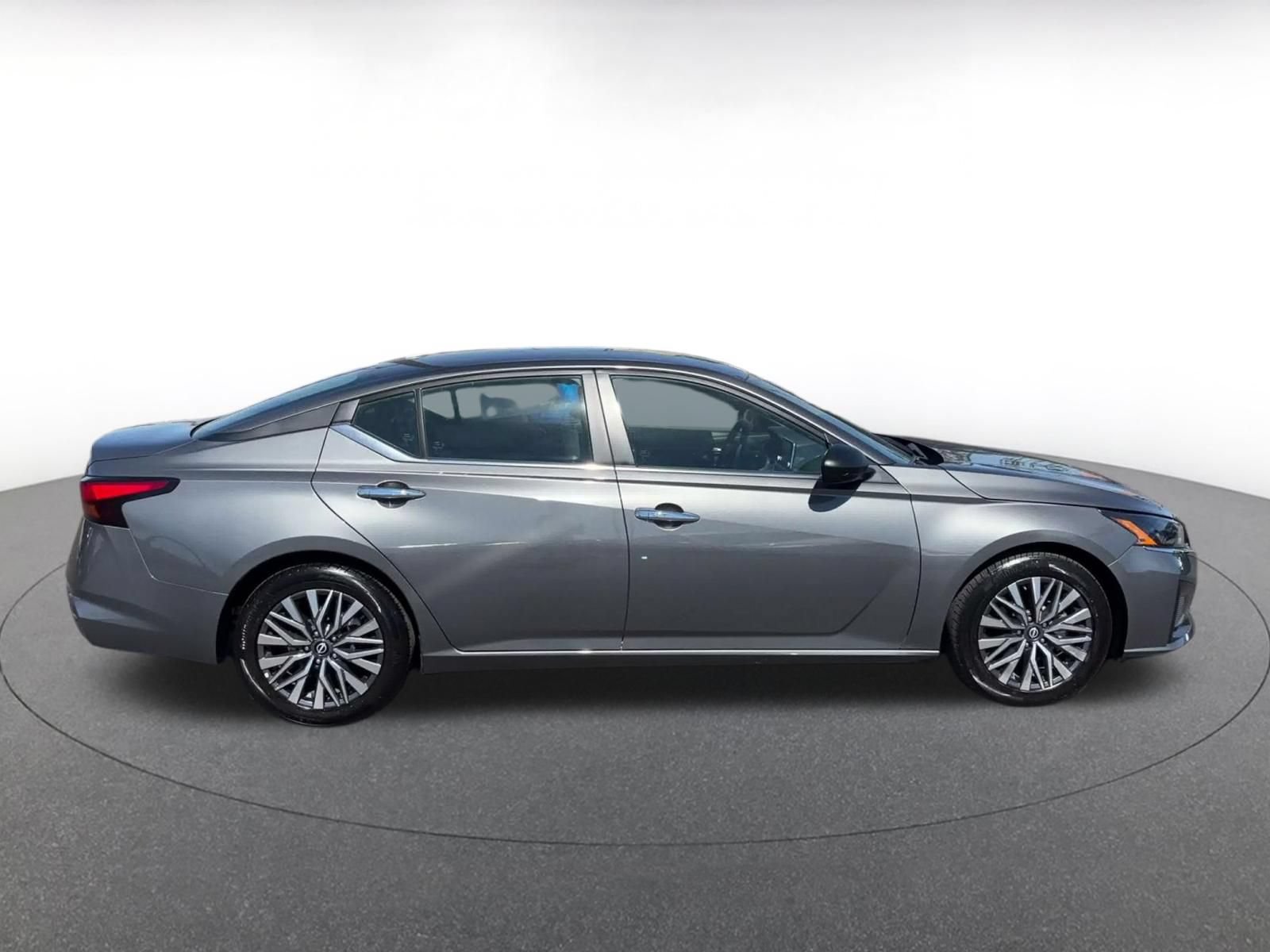 Used 2025 Nissan Altima 2.5 SV FWD image 15