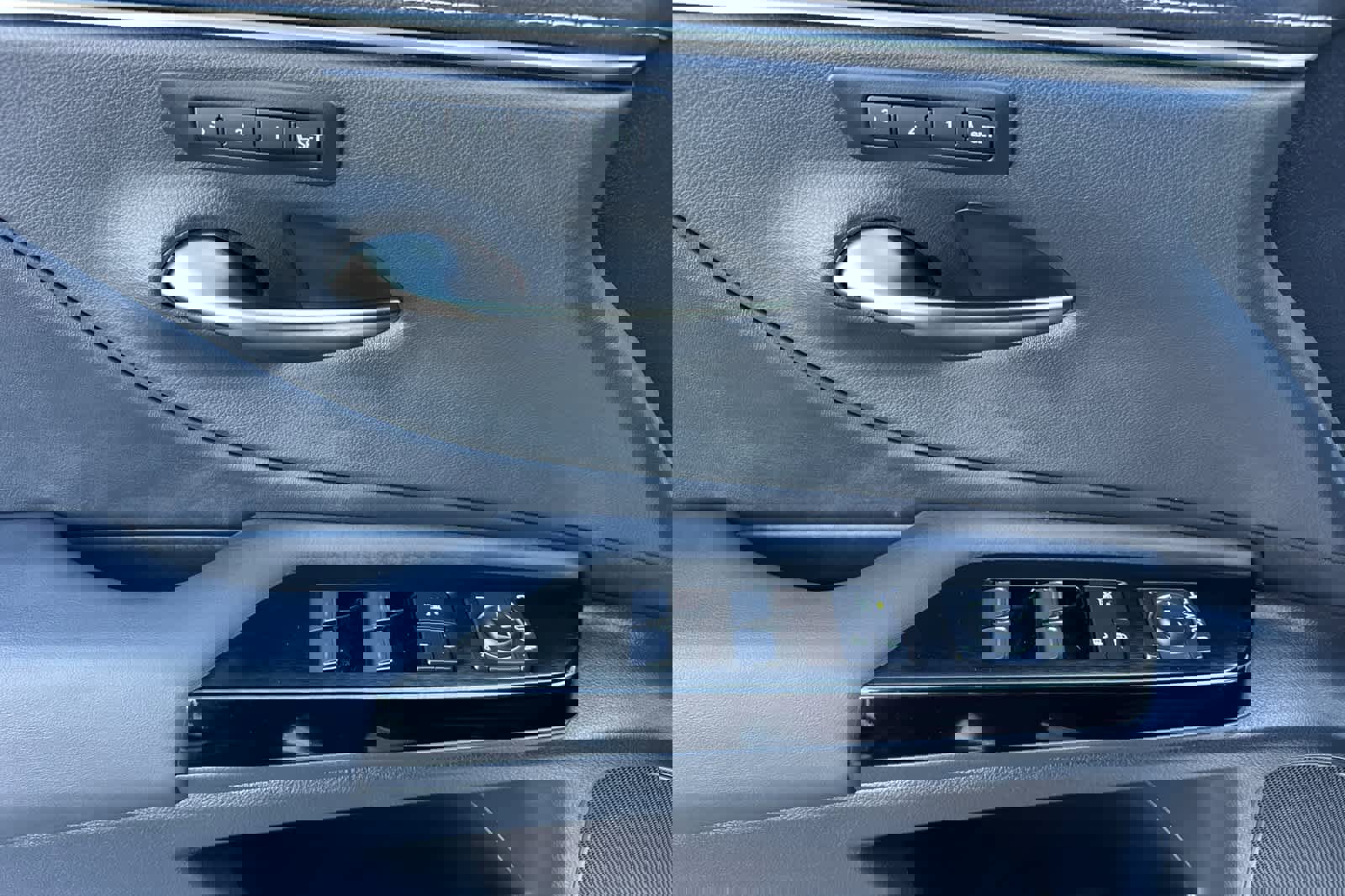 Used 2023 Lexus ES 300h w/ Premium Package image 12