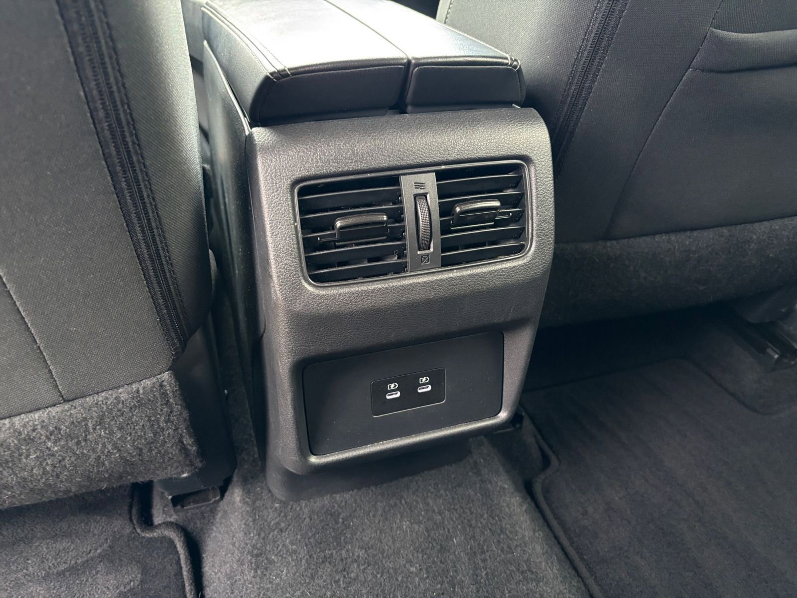 Used 2025 Nissan Rogue SV FWD image 24