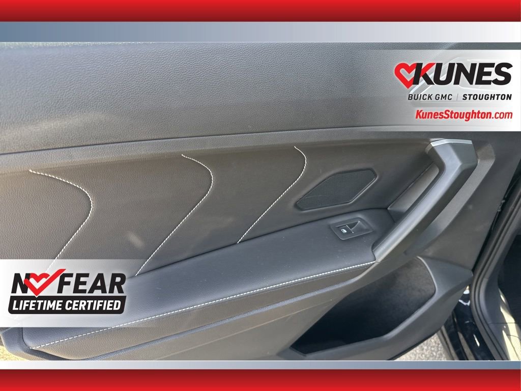 Used 2024 Volkswagen Tiguan SE image 35