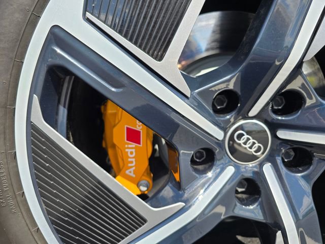 Used 2024 Audi RS e-tron GT w/ Carbon Performance Package AWD/4WD image 7
