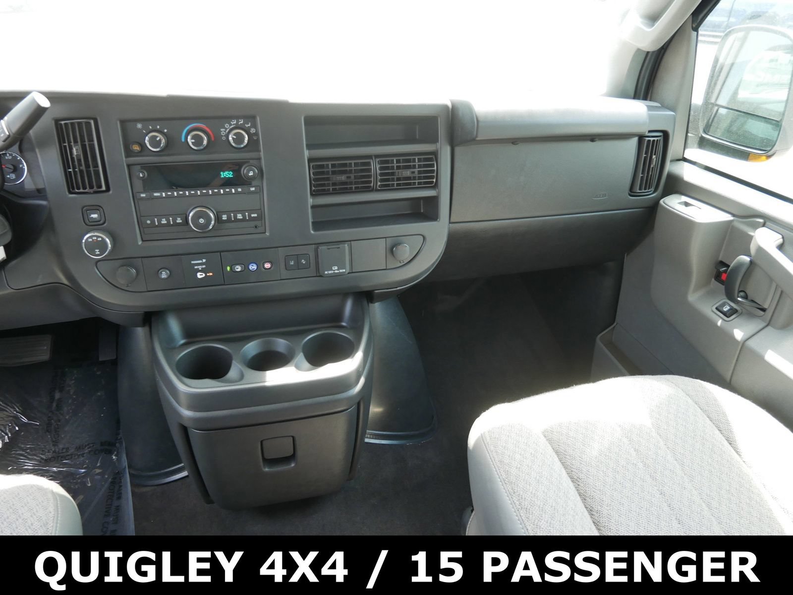 Used 2024 Chevrolet Express 3500 LT w/ LT Preferred Equipment Group RWD image 16
