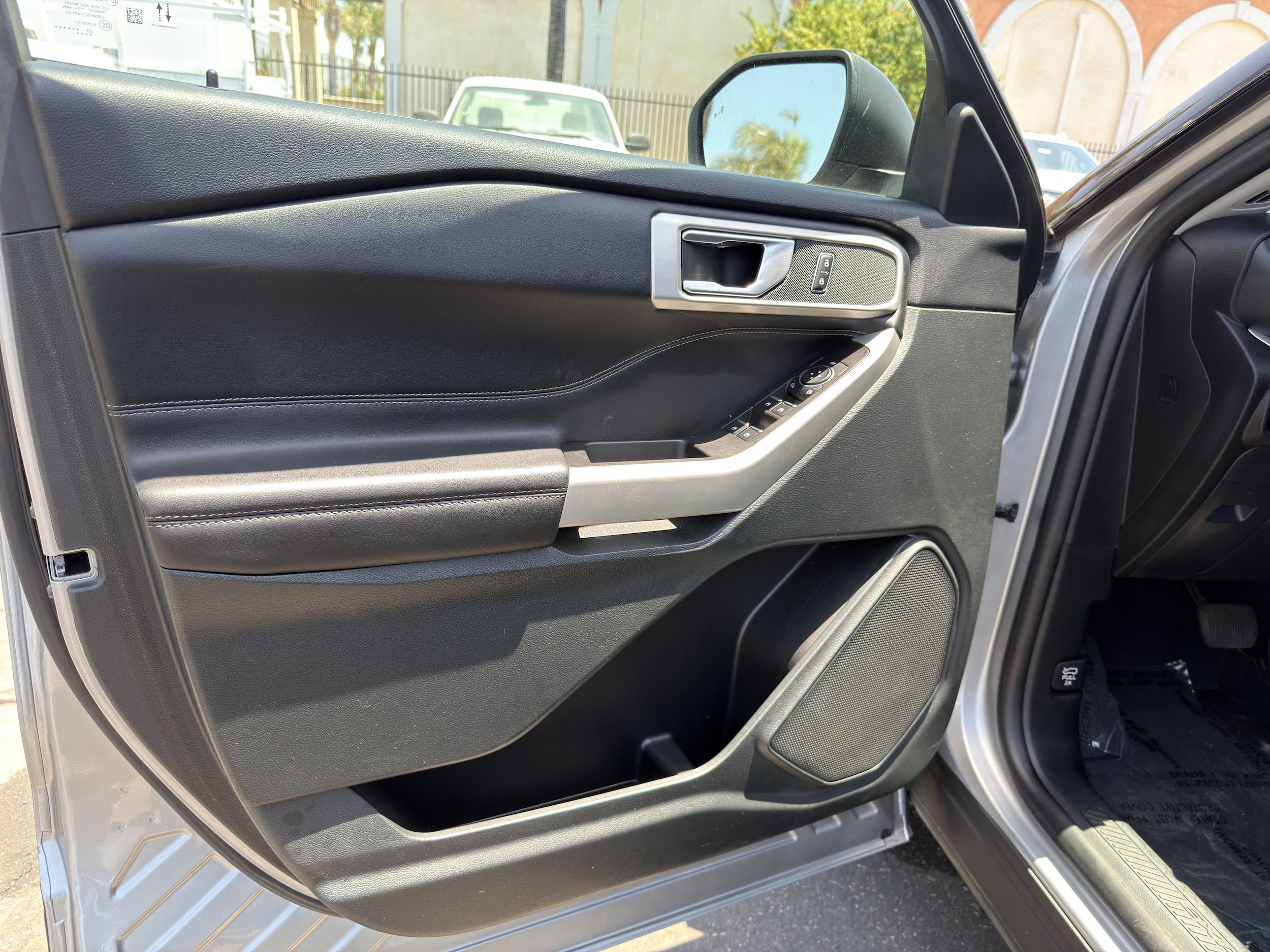 Used 2023 Ford Explorer XLT RWD image 25