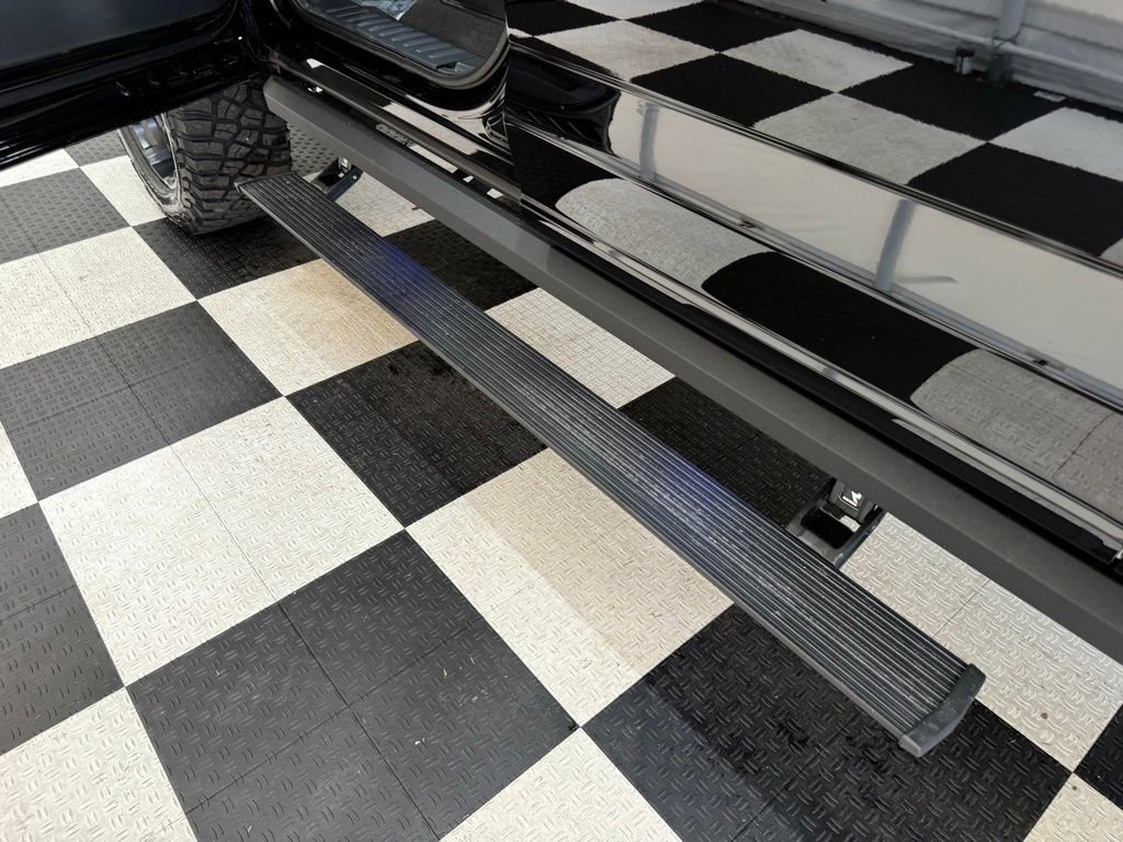 New 2026 Ford F250 Lariat w/ Black Appearance Package image 28