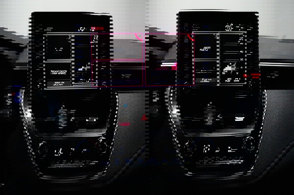 Used 2021 Toyota Corolla SE image 12