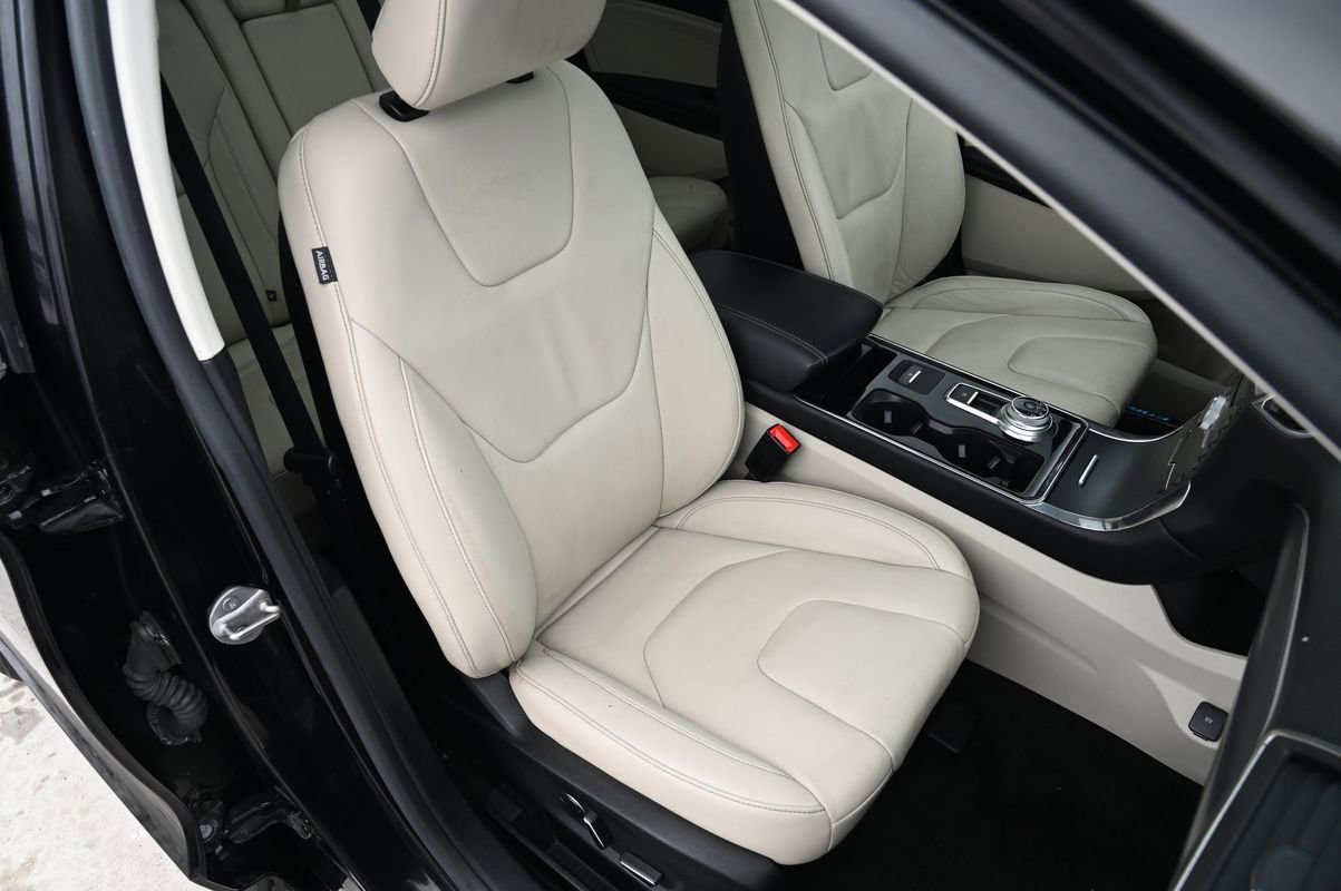 Used 2019 Ford Edge Titanium w/ Cold Weather Package image 46