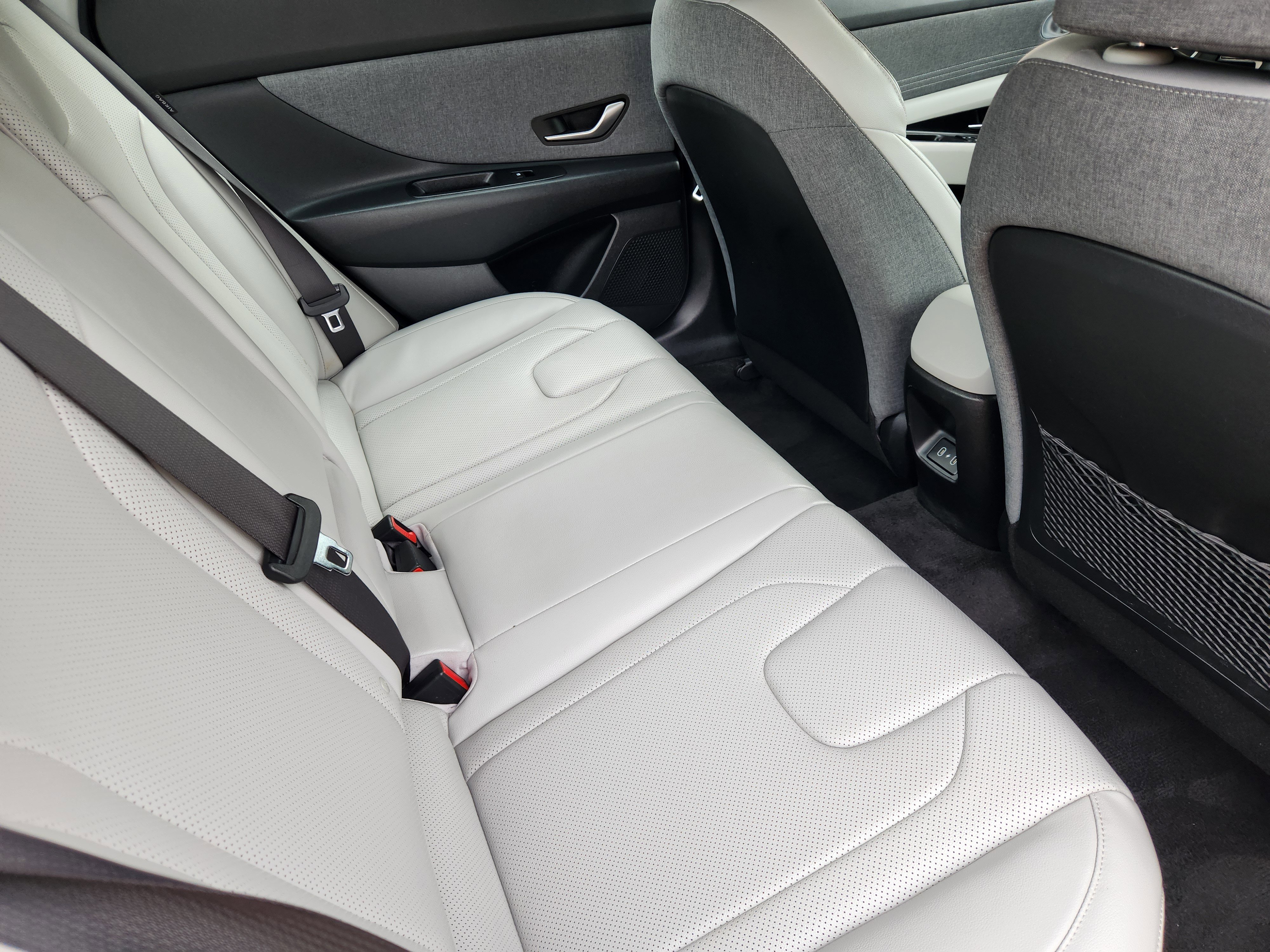 Used 2024 Hyundai Elantra Limited FWD image 34