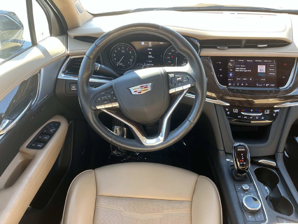 Used 2025 Cadillac XT6 Premium Luxury w/ Platinum Package FWD image 15
