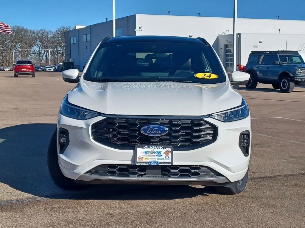 Used 2024 Ford Escape ST-Line Select w/ Tech Pack #2 image 2