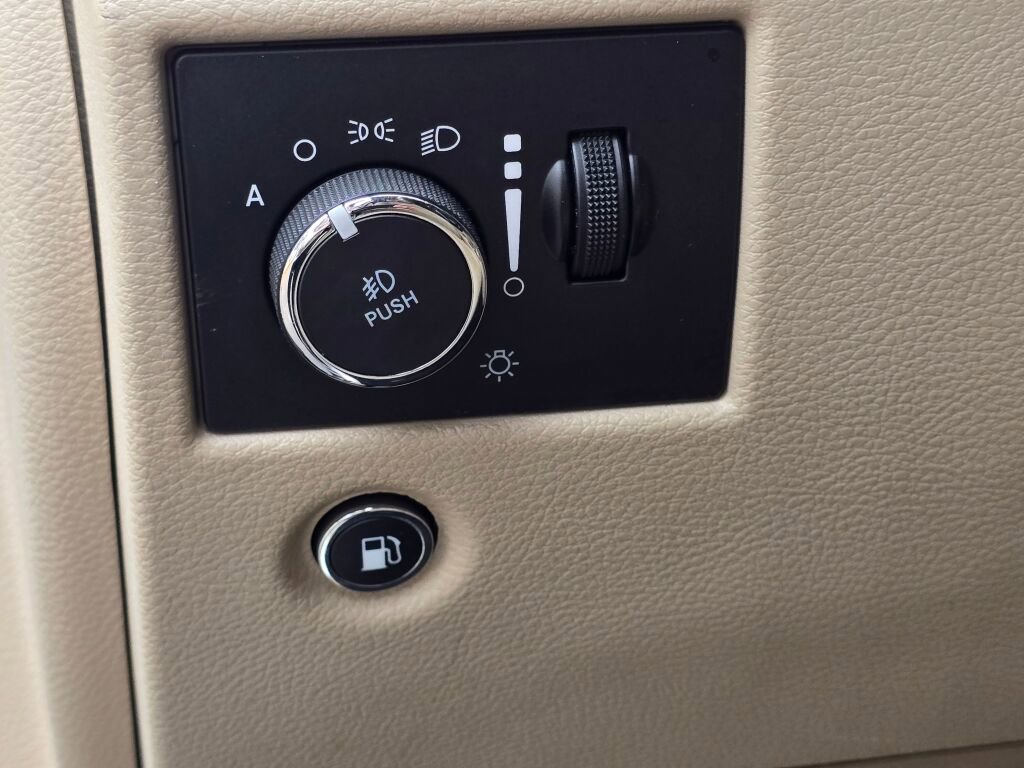 Used 2020 Jeep Grand Cherokee Limited w/ Luxury Group II image 27