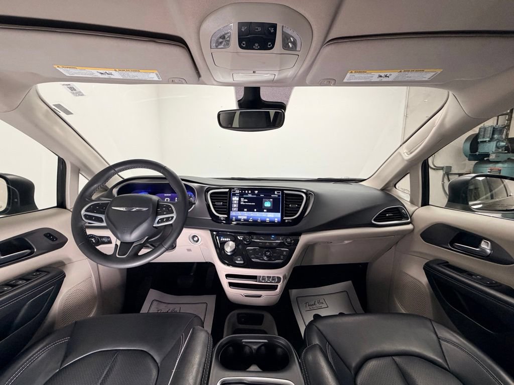 Used 2023 Chrysler Pacifica Touring-L FWD image 12