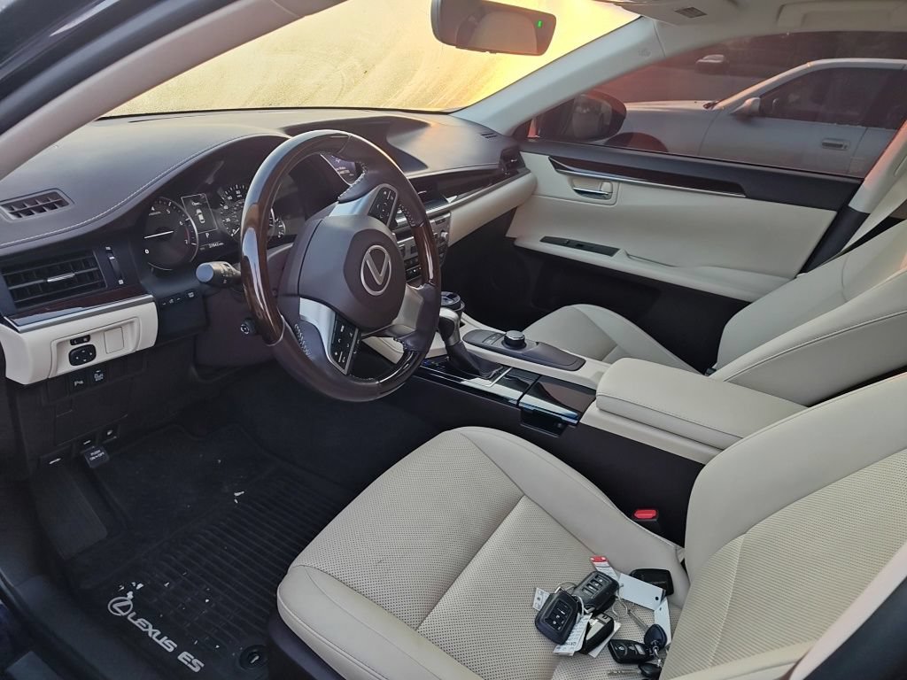 Used 2016 Lexus ES 350 w/ Premium Package w/Wood Trim FWD image 10