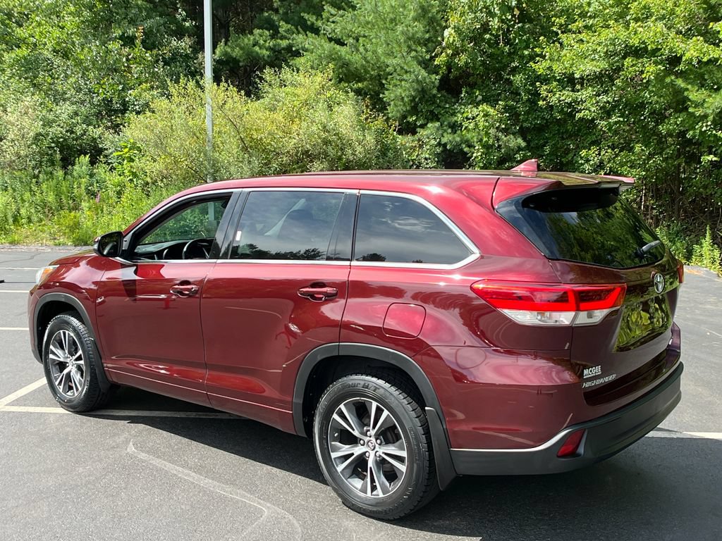 Used 2018 Toyota Highlander Plus AWD/4WD image 3