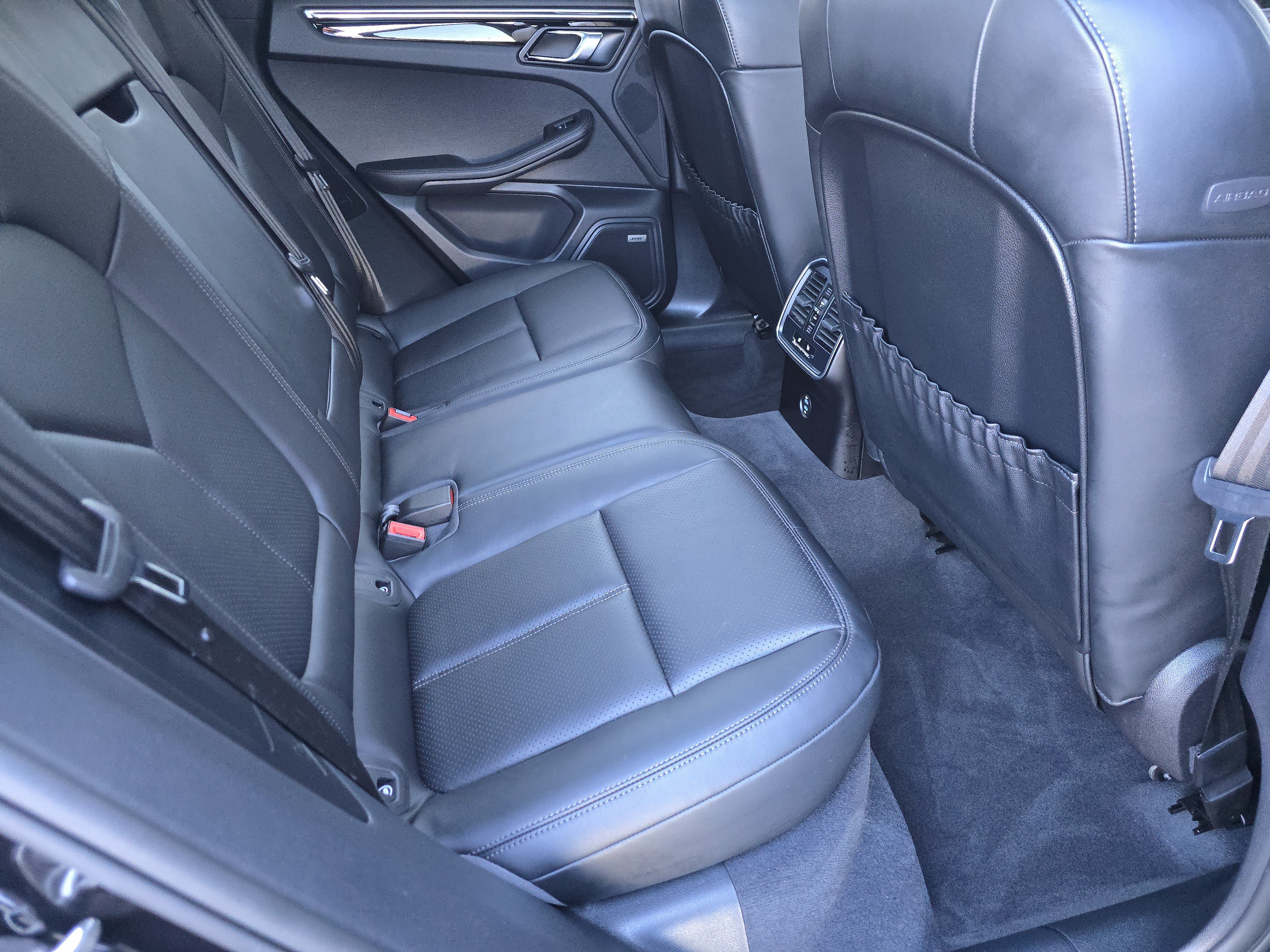 Certified 2025 Porsche Macan AWD/4WD image 14
