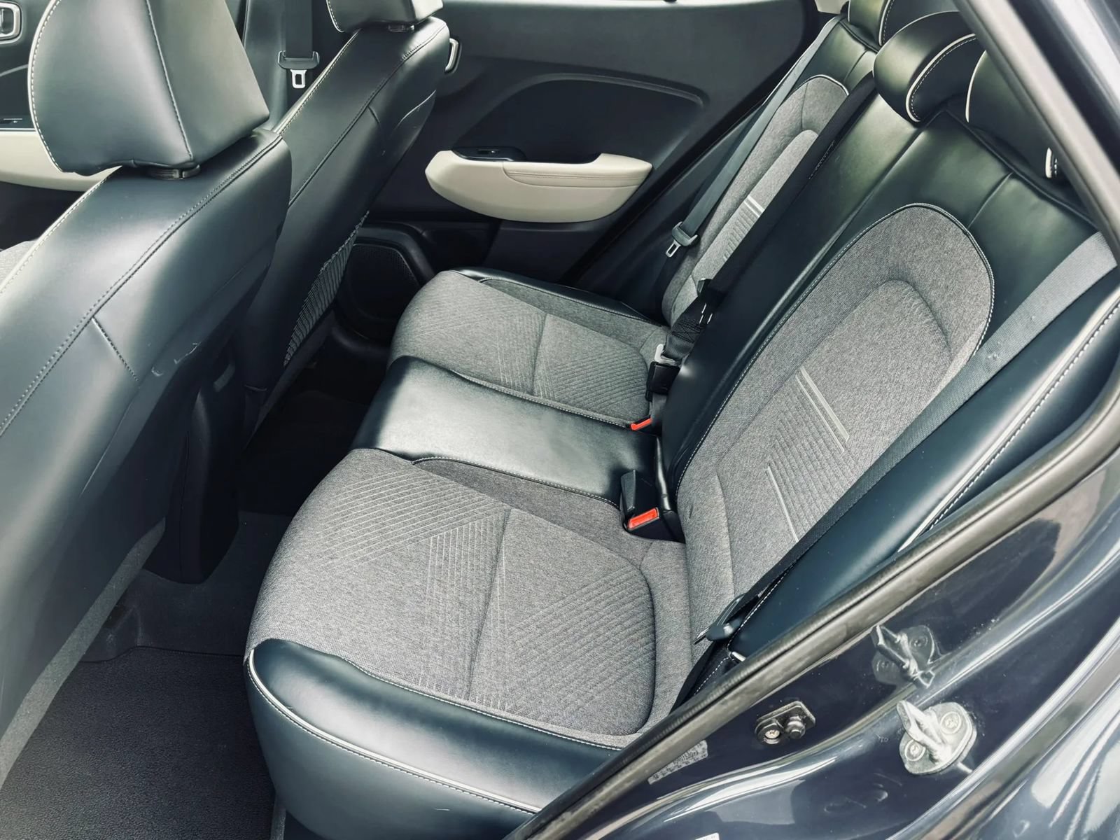 Used 2021 Hyundai Venue FWD image 23