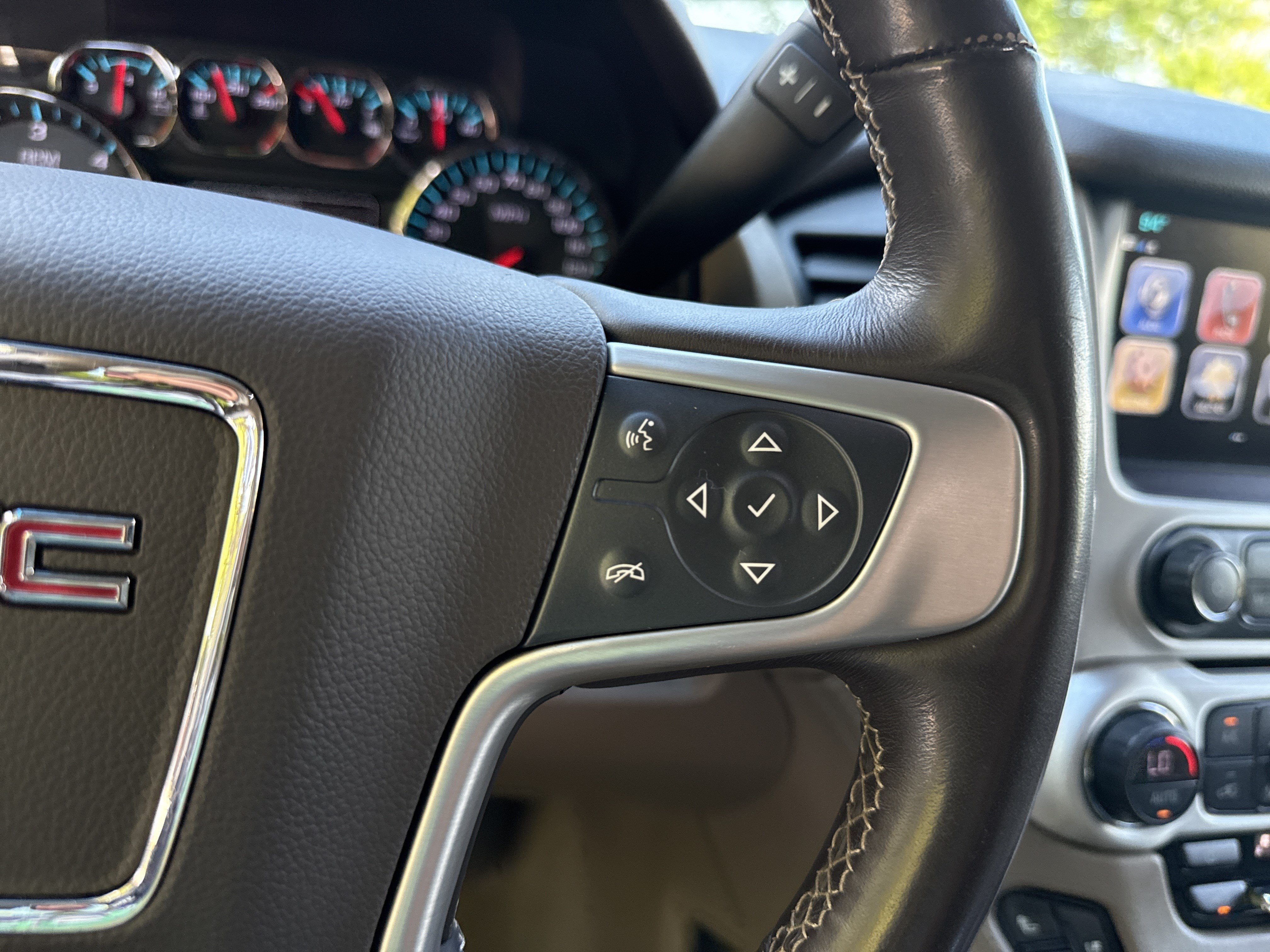 Used 2018 GMC Yukon SLT w/ Premium Edition RWD image 27