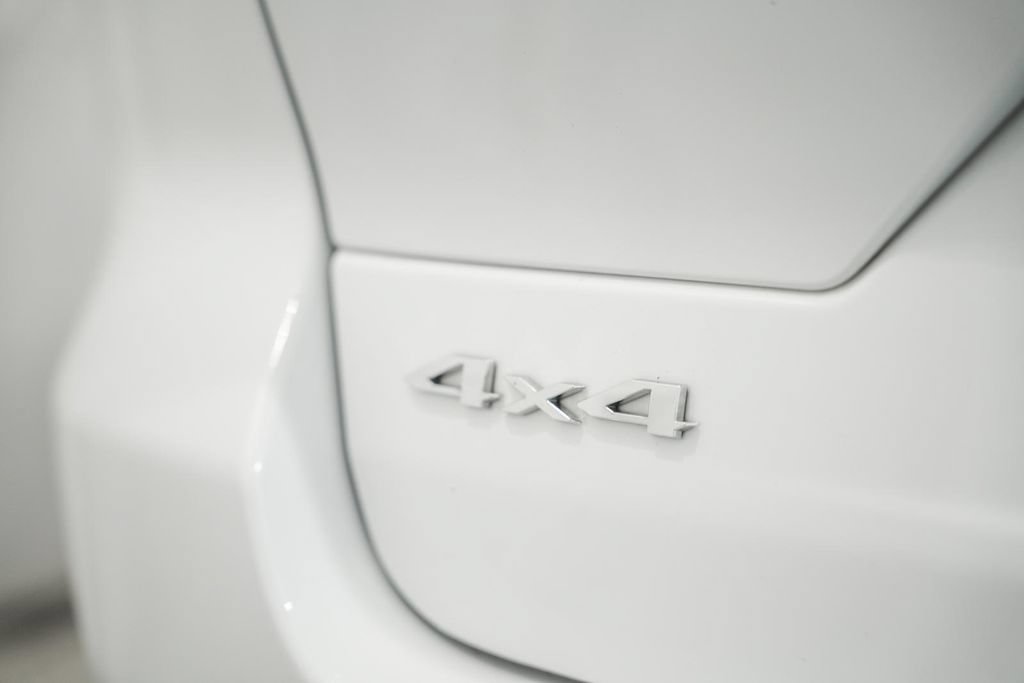 Certified 2023 Jeep Grand Cherokee Laredo AWD/4WD image 9